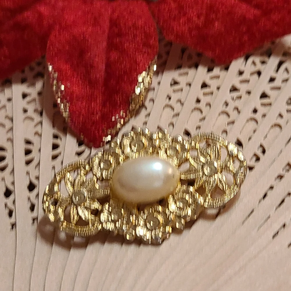 Unique Vintage Gold and Cream Brooch